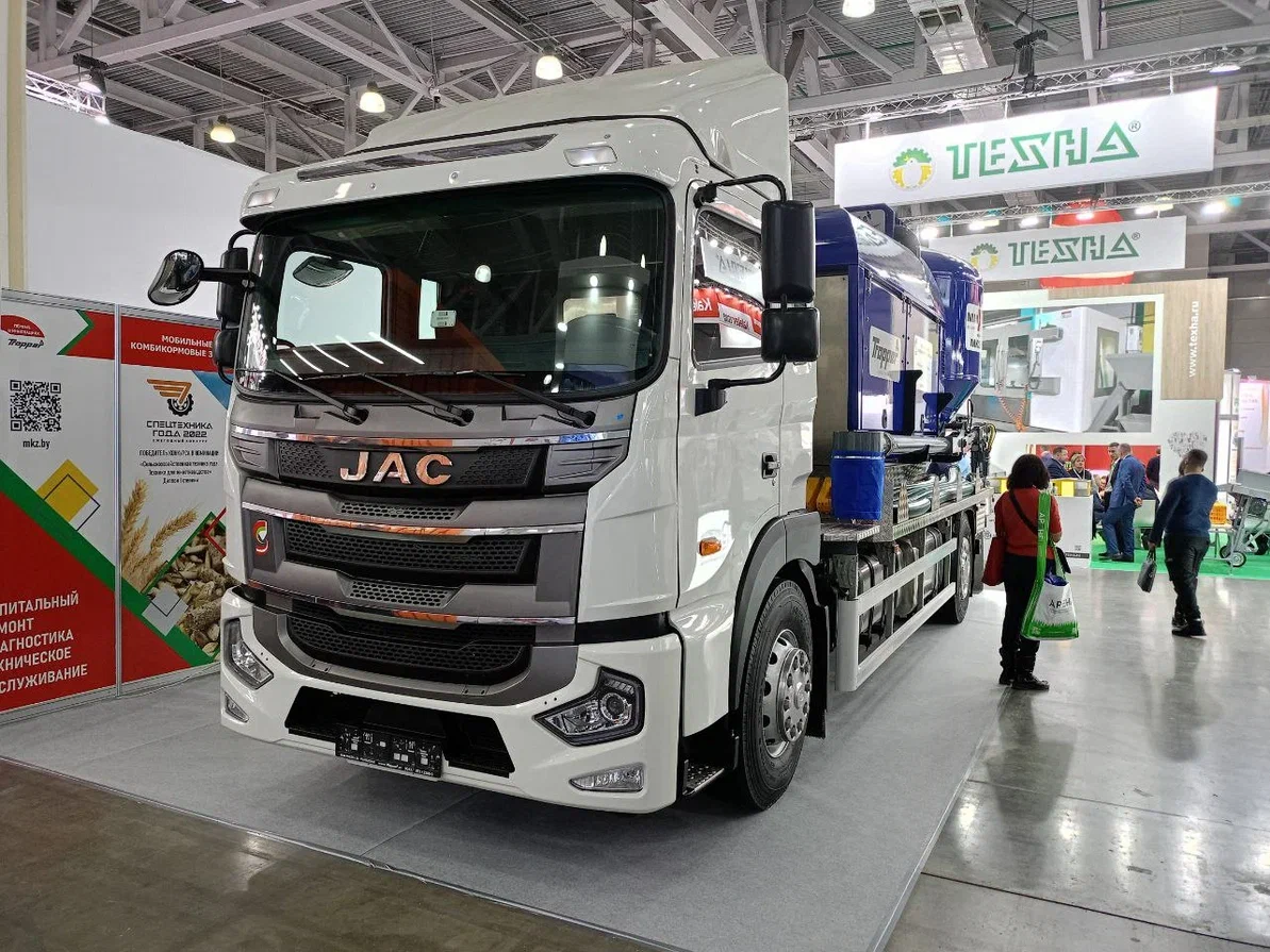 Мобильный комбикормовый завод МКЗ-3214 на выставке AGRAVIA-2026